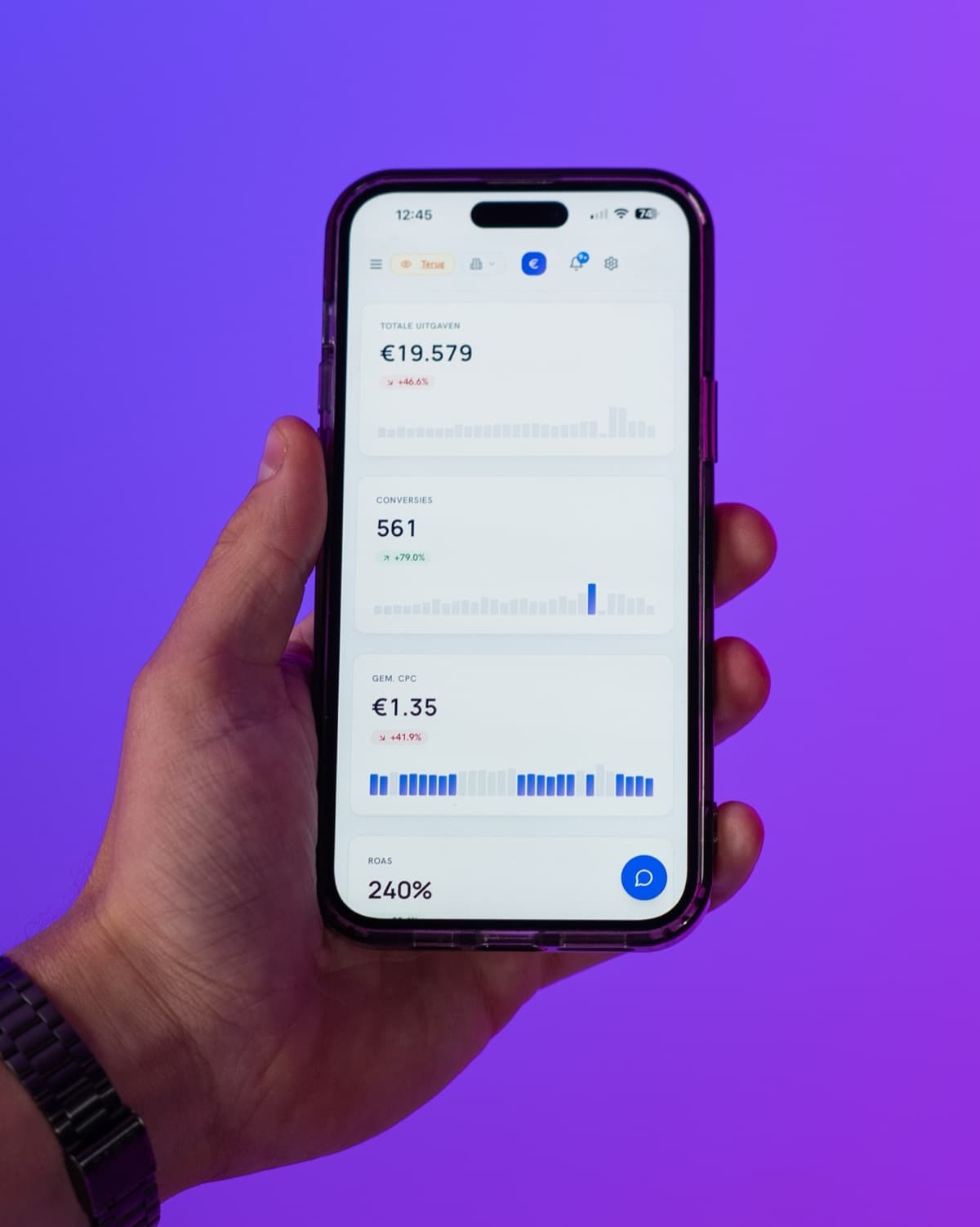 Bidley dashboard op mobiel, vastgehouden in de hand